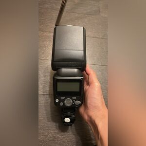 Black Camera Flash (Neewer NW 670 Camera Flash)